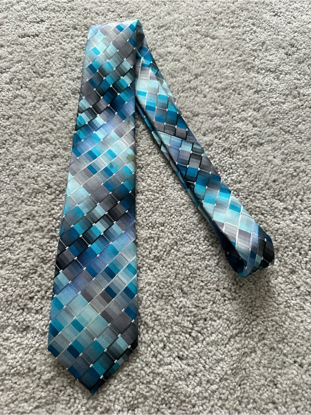 Van Heusen  Classic Men's Silk Blue Mosaic Pattern Tie